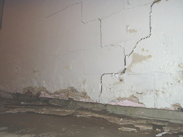 cracked basement wall